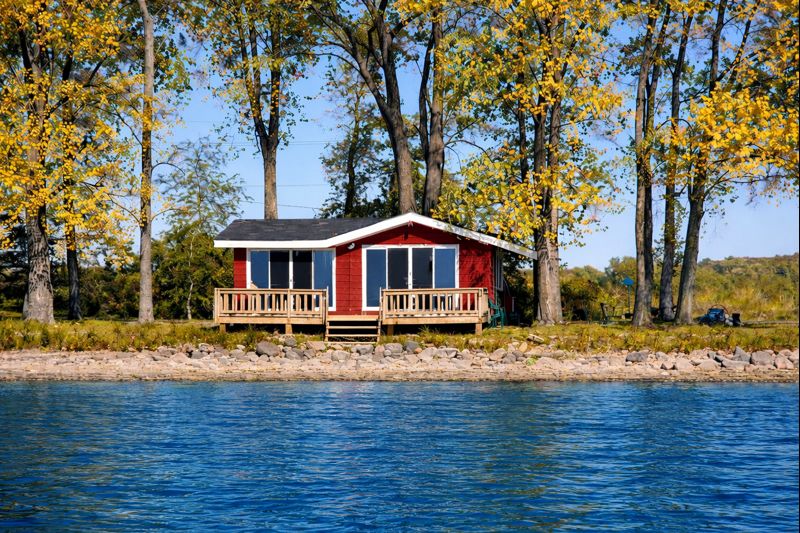 ChatGPT Image Jan 20, 2026, 11_40_38 AM waterfront cottage rentals sandbanks