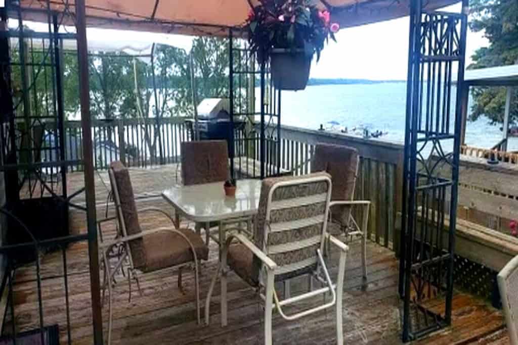 Hostaway_Deck_Patio_BrightSummer_1024x683 vacation rentals sandbanks waterfront